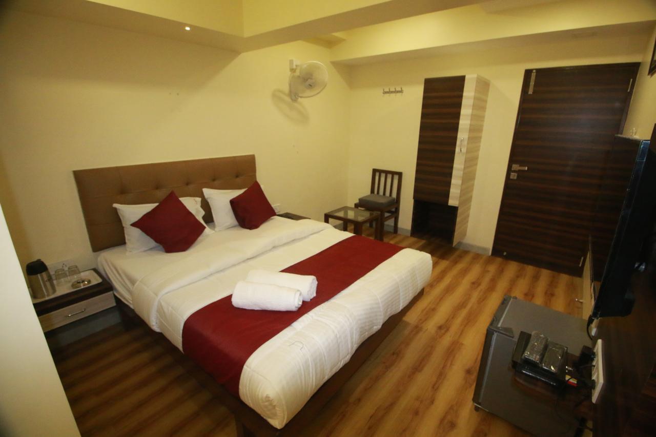 Hotel Alfa International Near Nanavati Hospital Mumbai Near Airport Mumbai Near Juhu Beach Εξωτερικό φωτογραφία