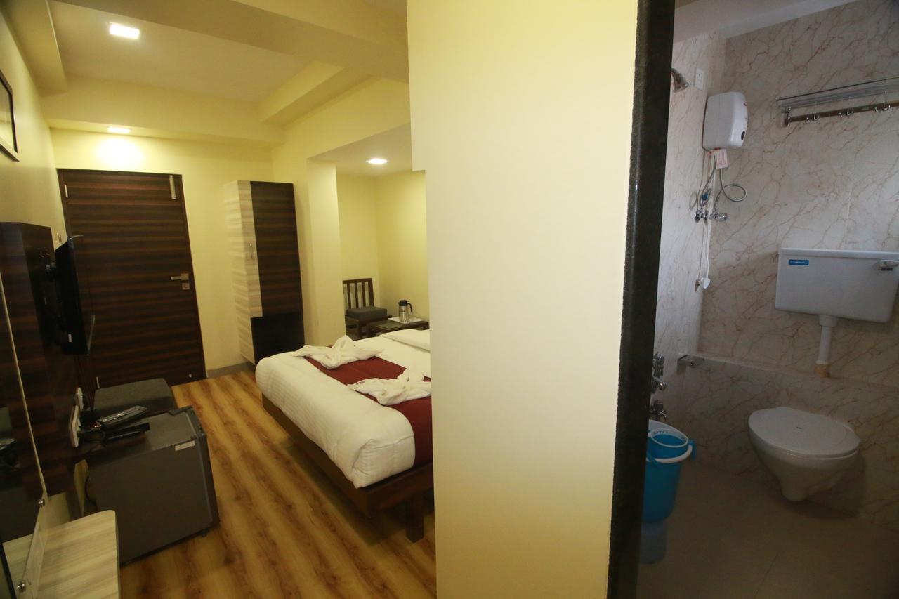 Hotel Alfa International Near Nanavati Hospital Mumbai Near Airport Mumbai Near Juhu Beach Εξωτερικό φωτογραφία